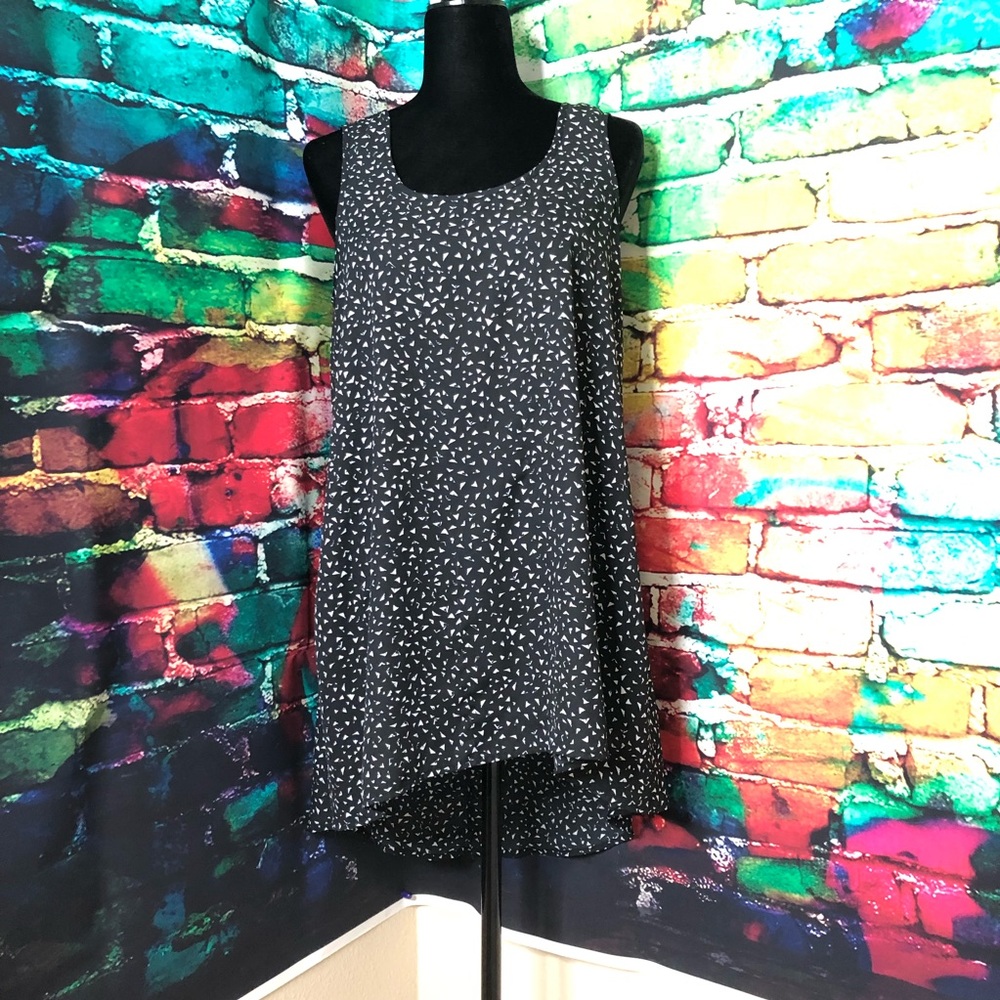 Decree Black & White Tunic Top 0085